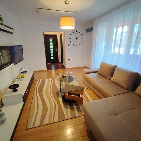 Deea Apartment Orşova Екстериор снимка