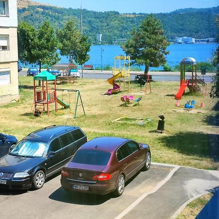 Deea Apartment Orşova Екстериор снимка