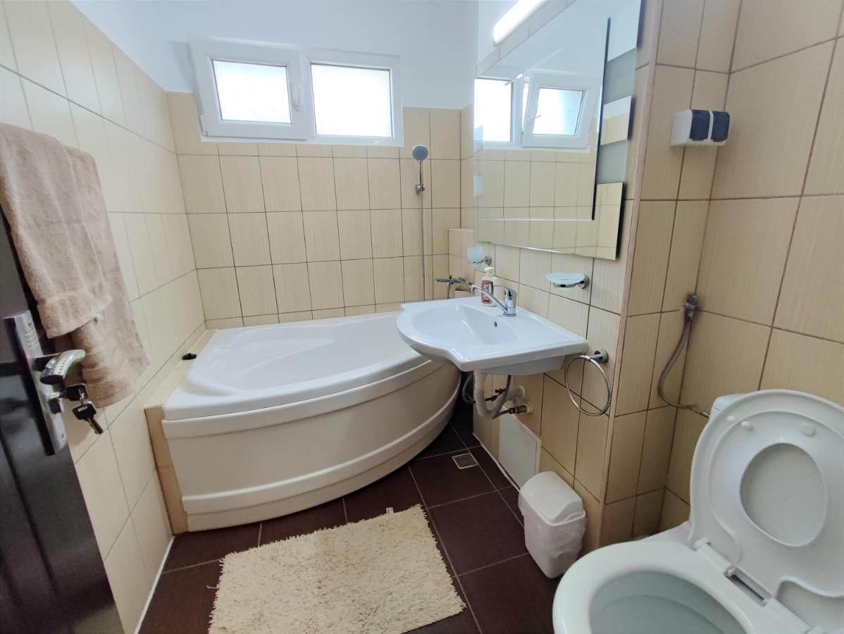 Deea Apartment Orşova Екстериор снимка
