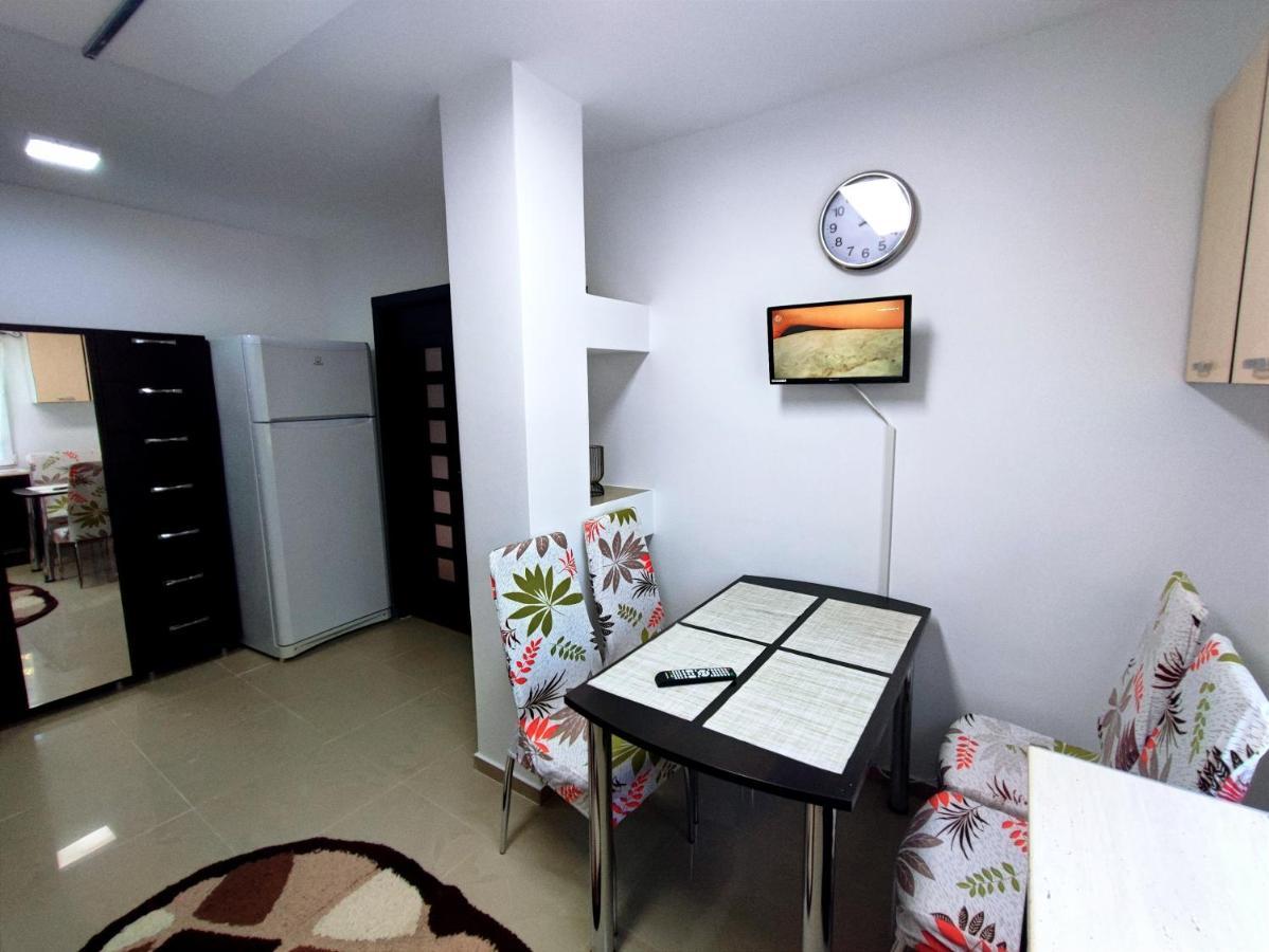 Deea Apartment Orşova Екстериор снимка