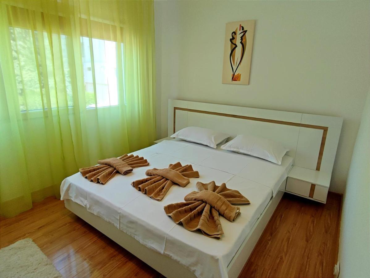 Deea Apartment Orşova Екстериор снимка