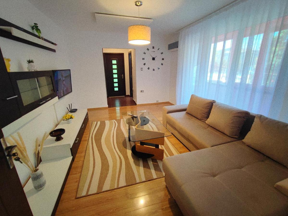 Deea Apartment Orşova Екстериор снимка